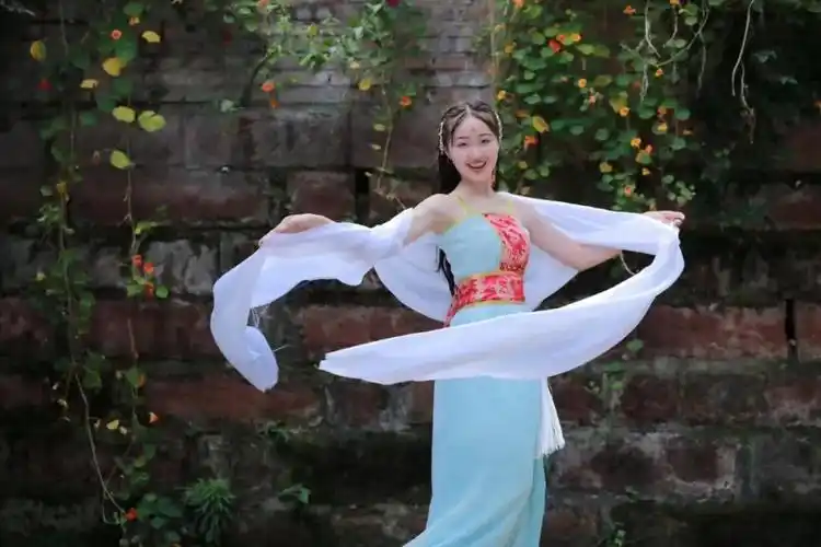 封面女神——陈思羽,自是年少,不负韶华!