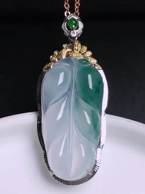 售价:8800大叶子吊坠完美 18k金镶嵌 大气上档次 种水一流 性价高整体