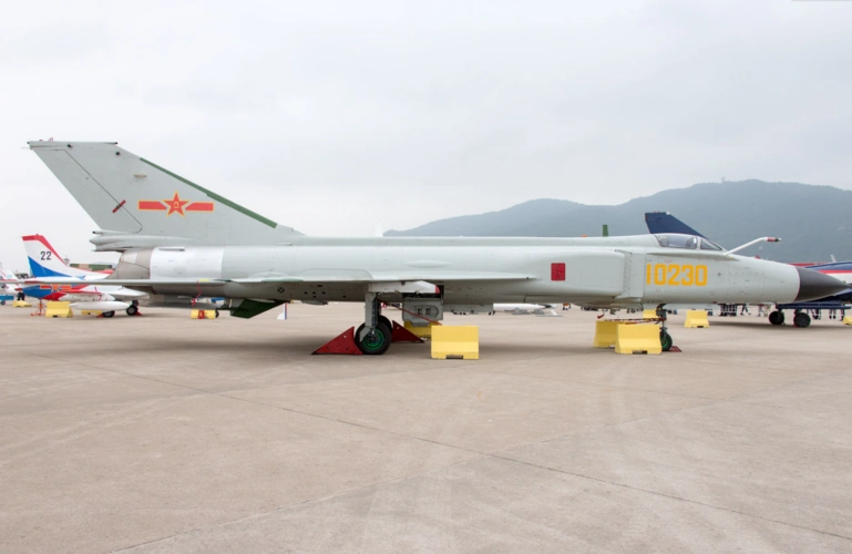 歼8系列战机在逆境中赢得辉煌让4院士得以扬名