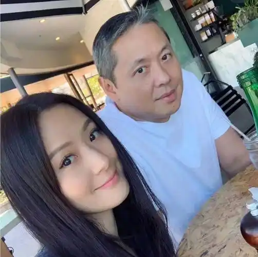 台第一名媛孙芸芸,冻龄20年把老公熬成爹,与女儿像姐妹_廖镇汉_明星