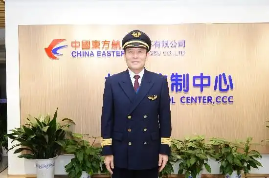中国东航五星机长陈安庚融入生命的飞行之歌