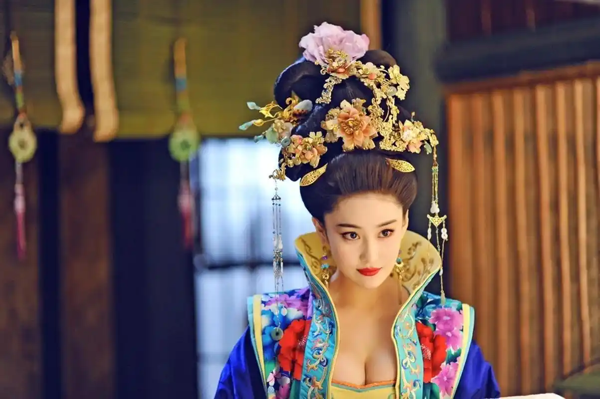 《武媚娘传奇》是由范冰冰,张丰毅,李治廷,张钧甯,周海媚,张馨予等人