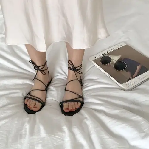 韩版时尚百搭交叉绑带一字型露趾平底凉鞋女学生夏季罗马鞋沙滩鞋