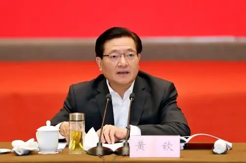 市委常委会专题听取全面从严治党述职黄钦主持会议并讲话