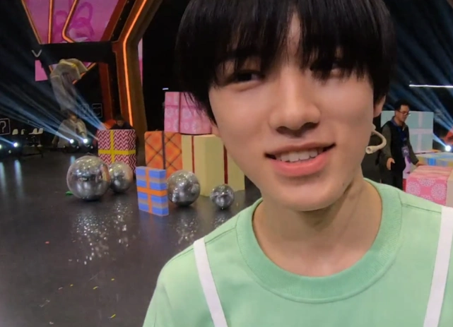 宋亚轩"素颜照"被传,在无美颜的情况下,这确定是未成年吗