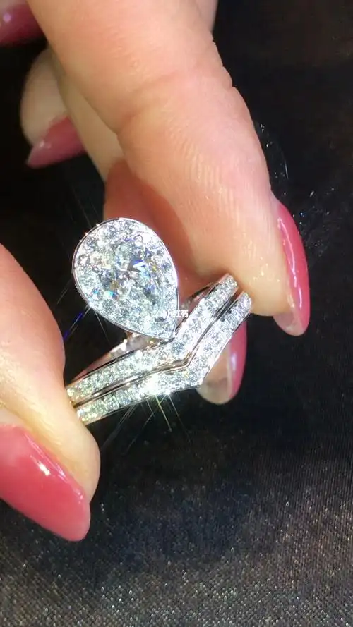 这样一套叠搭起来更美,也钻戒款式中最受喜爱款式之一#皇冠戒指  #尚