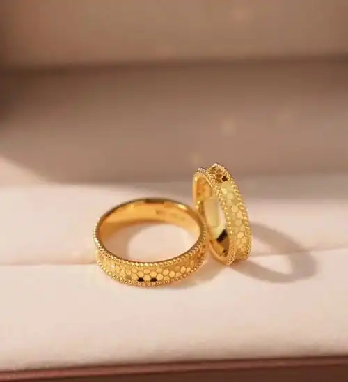 周生生亮镜金系列龙鳞戒指