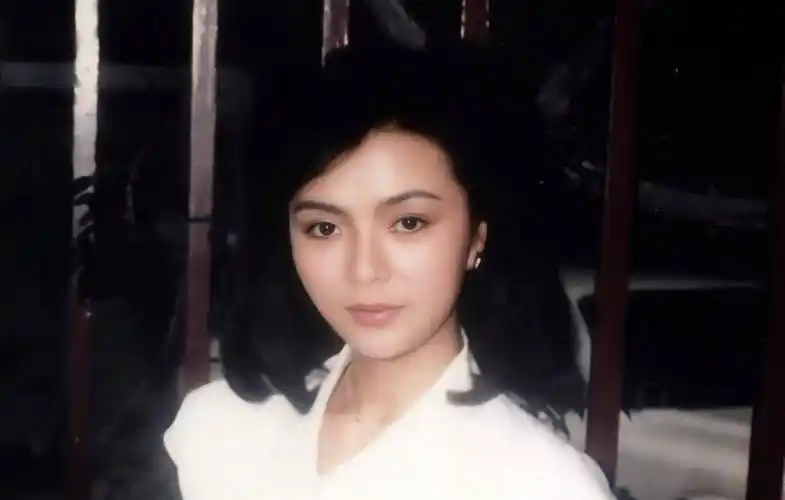 "小龙女"陈玉莲的缤纷爱情,和她交往过的男与女_周润发_母亲_时候