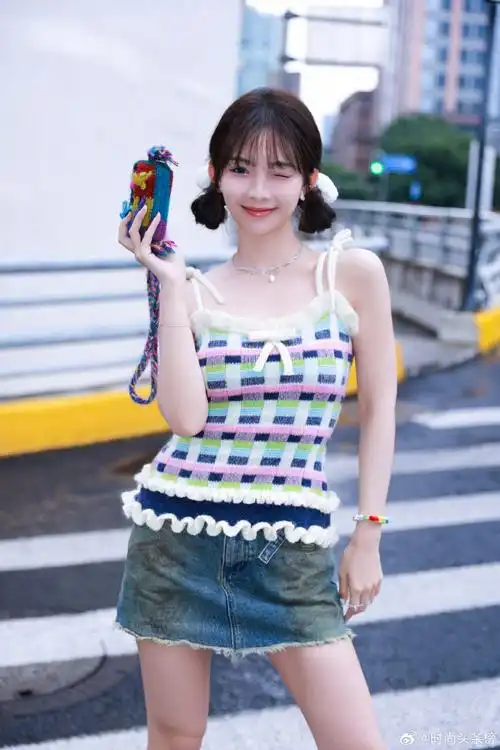 moromoro2024春夏系列#的主题秀一整个让人挪不开眼,不仅有许佳琪