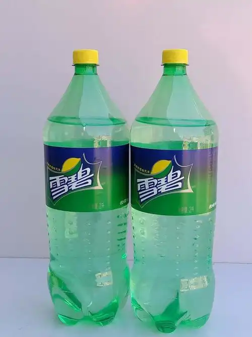 大瓶雪碧5.9元/瓶