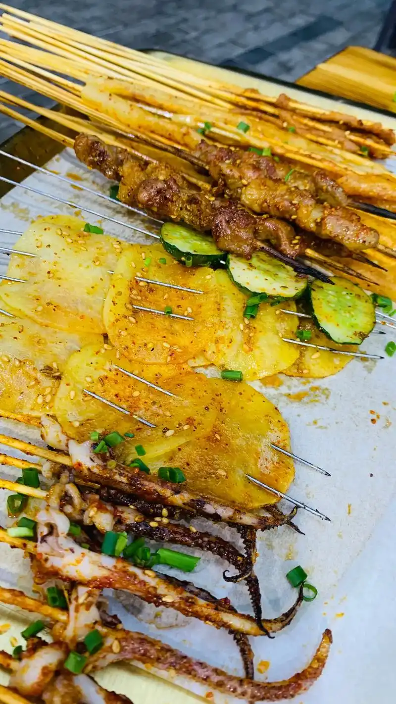 这家烤串酒馆真不错