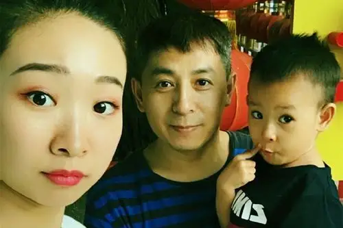 原创张鹤伦首谈家庭,妻子是德云社女粉丝,曾霸气表白:娶你!