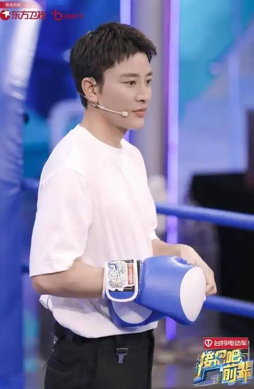 《极限挑战》《接招吧前辈》梦幻联动 贾乃亮被贺峻霖点破土味情话秒