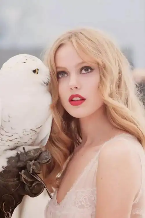 93年的瑞典维密天使,却在22岁低调完婚,颜值身材你给几分!