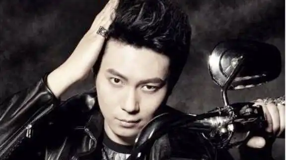 低调富二代迎来事业第二春你不知道的大傻春艾伦