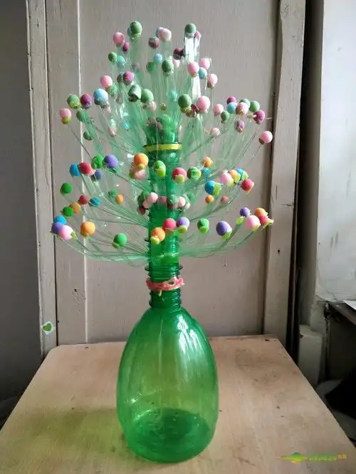 废物利用废旧雪碧瓶子.在家闲着没事做了一朵满天星!自我欣赏挺