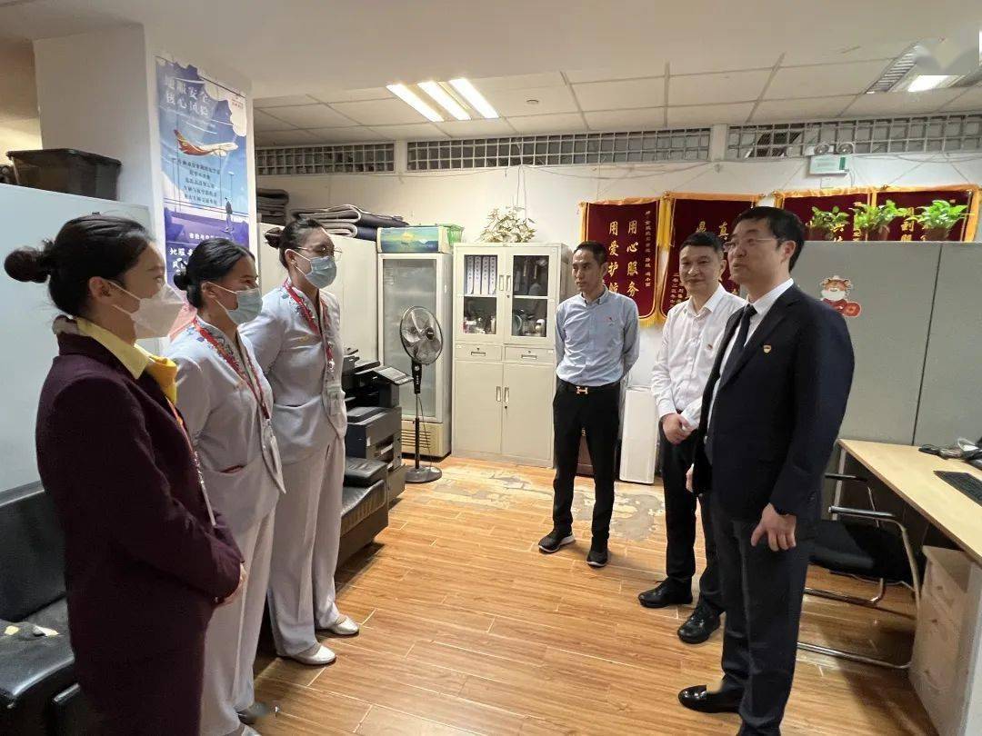 方大集团董事,党委书记宋宏谋,海航航空集团董事长徐军一行看望慰问