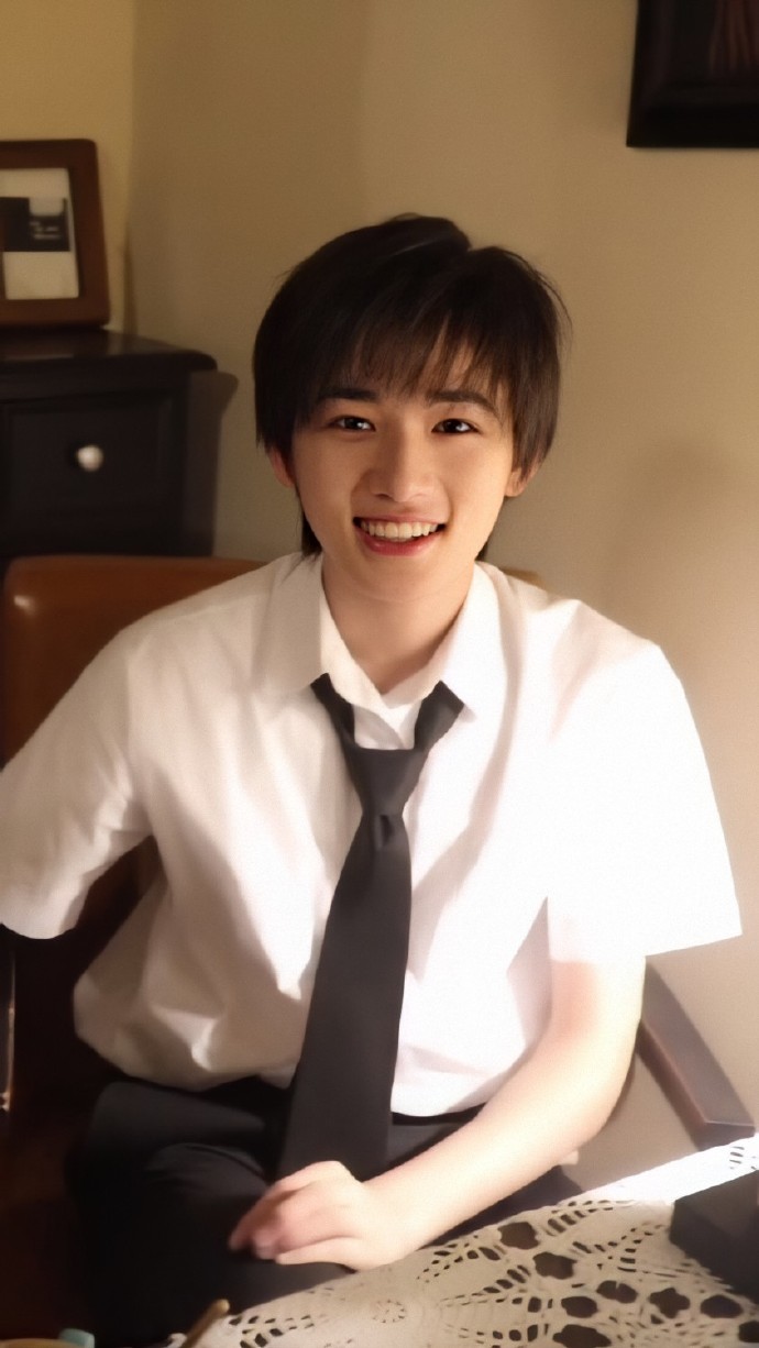 宋亚轩超话95#宋亚轩 爱与温柔#回 到 夏 天截修  无水印  抱图请