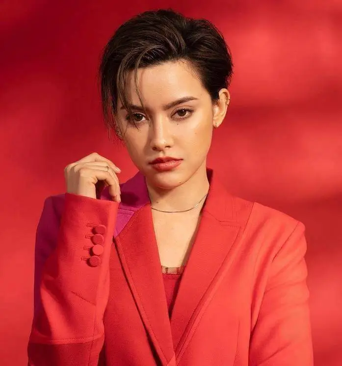 原创原创禁忌女孩饰演者尤里患脑肿瘤素颜出镜颜值超高网友心疼